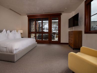 Luxury Mountain View Four Bedroom Plus Den Ski Condo