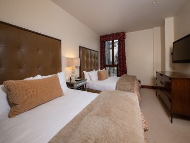 Luxury Mountain View Four Bedroom Plus Den Ski Condo