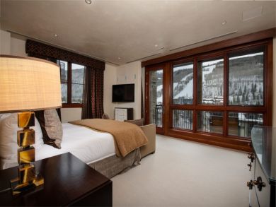 Luxury Mountain View Four Bedroom Plus Den Ski Condo