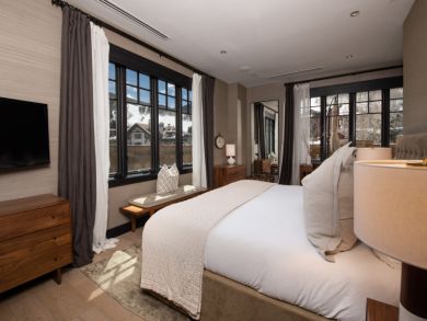 Luxury Mountain View Four Bedroom Plus Den Ski Condo