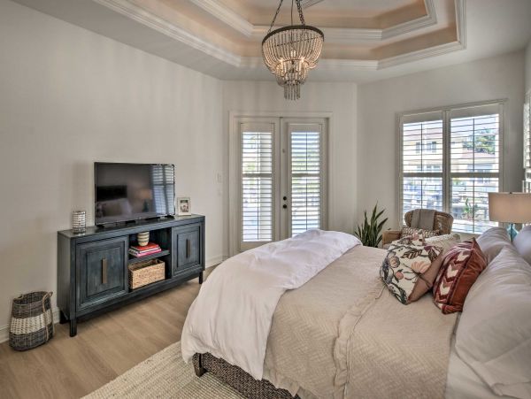 Luxury Canal Front 5 Bedroom Pool Home in Marco Island