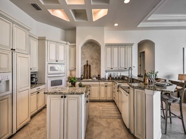 Luxury Canal Front 5 Bedroom Pool Home in Marco Island