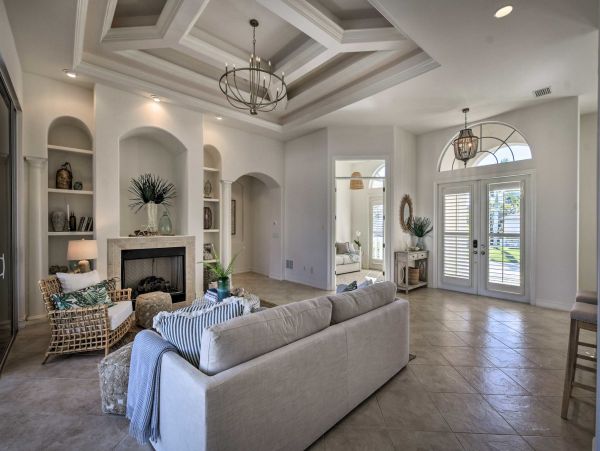 Luxury Canal Front 5 Bedroom Pool Home in Marco Island