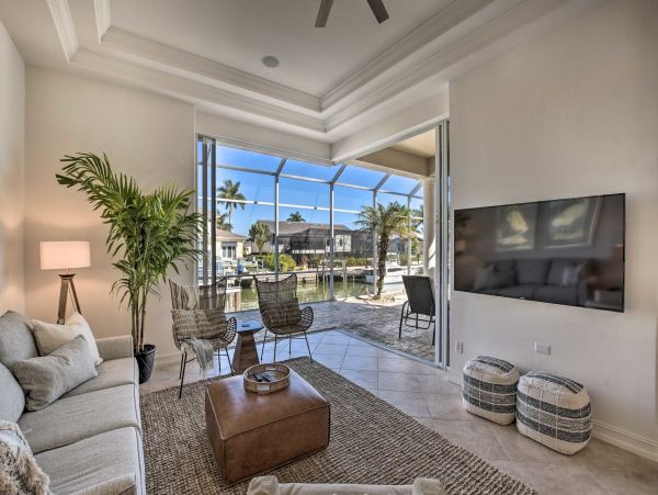 Luxury Canal Front 5 Bedroom Pool Home in Marco Island