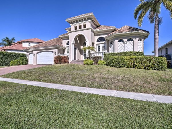 Luxury Canal Front 5 Bedroom Pool Home in Marco Island