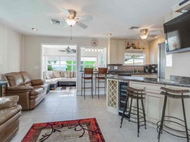 Fort Myers Beachside Two Bedroom Vacation Home Sleeps Four