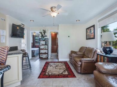 Fort Myers Beachside Two Bedroom Vacation Home Sleeps Four