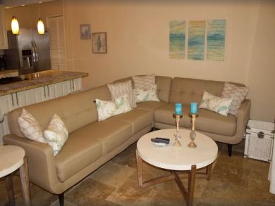Beachfront Two Bedroom Vacation Condo in St. Croix Sleeps 6