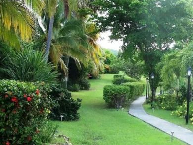 Beachfront Two Bedroom Vacation Condo in St. Croix Sleeps 6