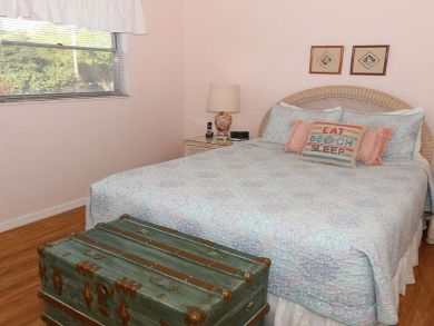 Cozy Sanibel Island One Bedroom Condo Sleeps Four Guests