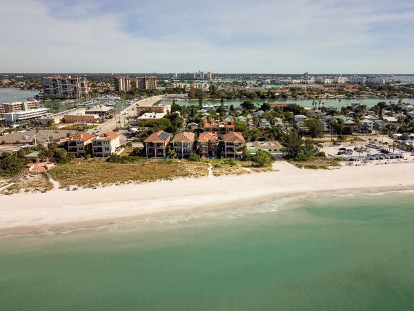 Luxury Treasure Island Vacation Home Sleeps Ten Guests