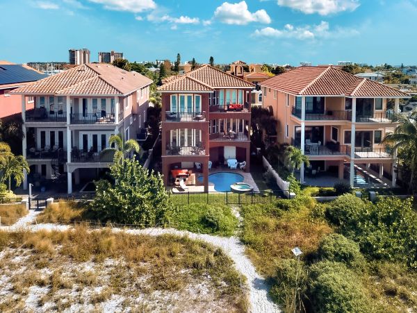 Luxury Treasure Island Vacation Home Sleeps Ten Guests