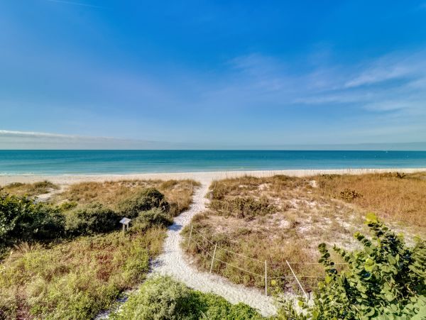 Luxury Treasure Island Vacation Home Sleeps Ten Guests