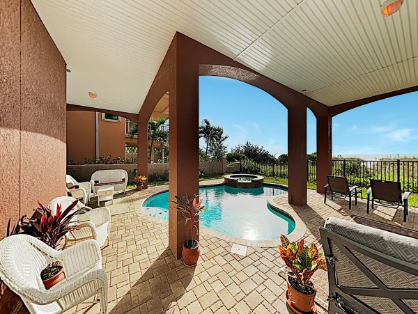 Luxury Treasure Island Vacation Home Sleeps Ten Guests