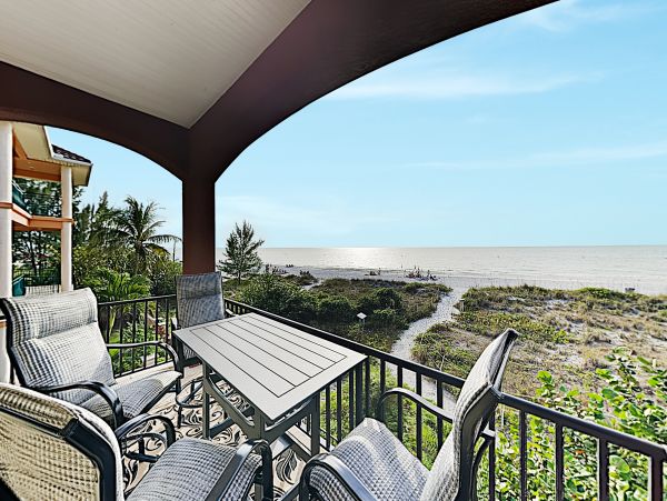 Luxury Treasure Island Vacation Home Sleeps Ten Guests