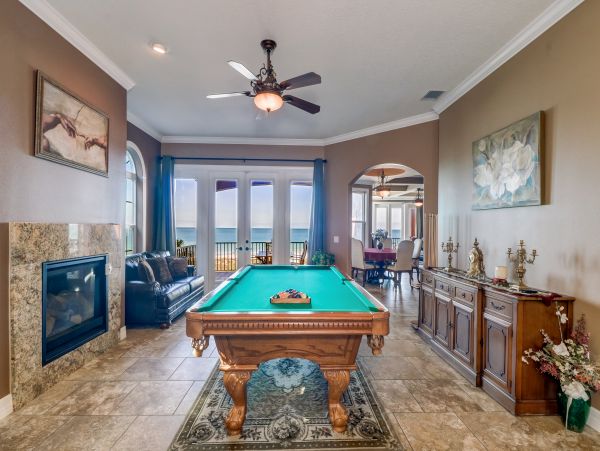 Luxury Treasure Island Vacation Home Sleeps Ten Guests