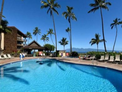 Cozy Two Bedroom Condo in Kaanapali Sleeps Six Guests