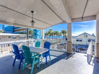 Beachside Two Bedroom Apartment 2 min Stroll to Beach