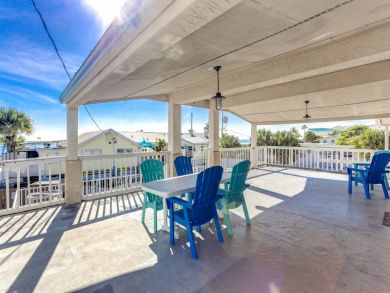 Beachside Two Bedroom Apartment 2 min Stroll to Beach