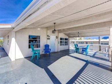 Beachside Two Bedroom Apartment 2 min Stroll to Beach