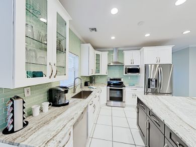 Beautiful Vacation Home 3 Bedrooms Sleeps 6 Guests in Naples