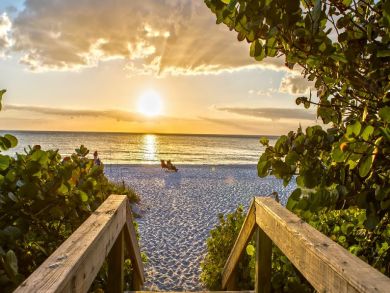 Beautiful Vacation Home 3 Bedrooms Sleeps 6 Guests in Naples