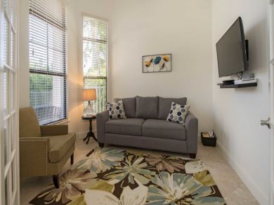 Naples Vacation Home Sleeps Eight Guests