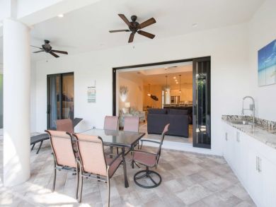 Naples Vacation Home Sleeps Eight Guests