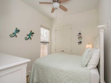 Naples Vacation Home Sleeps Eight Guests