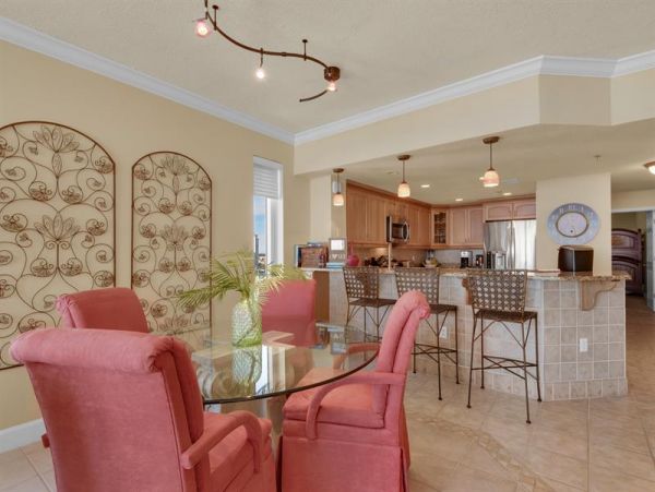 Destin Luxury Vacation Beach Condo Sleeps Nine Guests