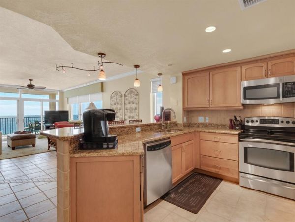 Destin Luxury Vacation Beach Condo Sleeps Nine Guests