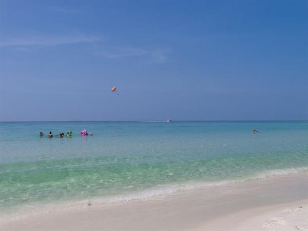 Destin Luxury Vacation Beach Condo Sleeps Nine Guests