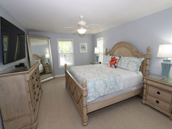 Beach Estate Main House & Cottage Six Bedrooms