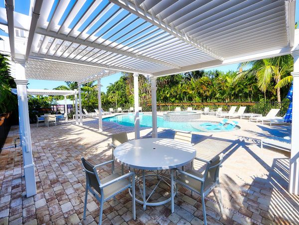 Beach Estate Main House & Cottage Six Bedrooms