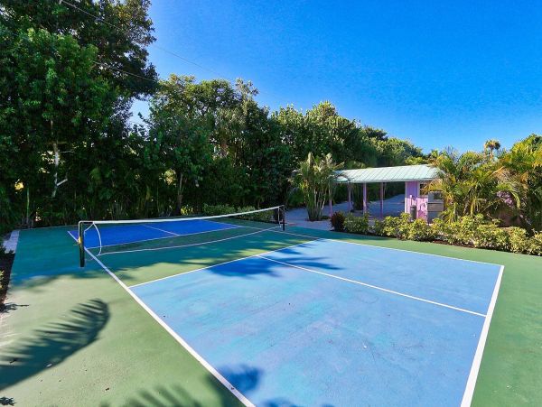 Beach Estate Main House & Cottage Six Bedrooms