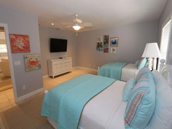 Beach Estate Main House & Cottage Six Bedrooms