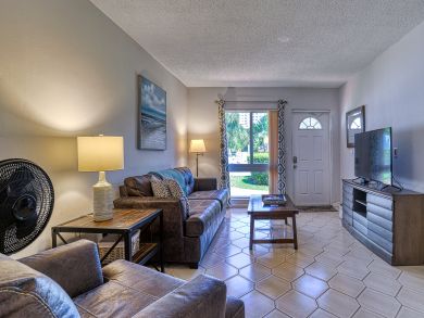 Two Bedroom Rental Condo in Pompano Beach Across Street Two Bedroom Rental Condo in Pompano Beach Across Street