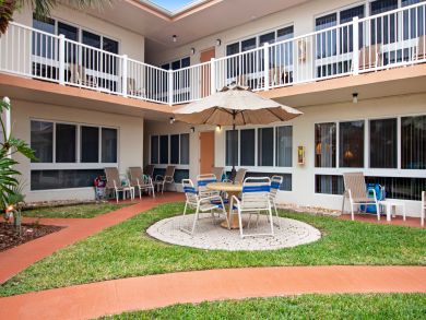 Pompano Beach One Bedroom vacation Condo Sleeps Four Guests