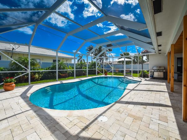 Boca Raton 3 Bedroom Home with Private Caged Pool Sleeps  6