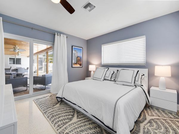 Boca Raton 3 Bedroom Home with Private Caged Pool Sleeps  6