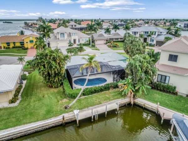 Canal Front 3 Bedroom Home Heated Pool & Dock  Marco Island