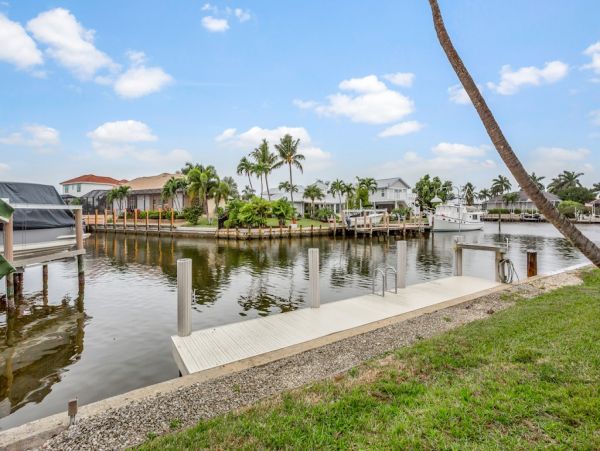 Canal Front 3 Bedroom Home Heated Pool & Dock  Marco Island