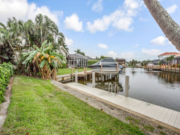 Canal Front 3 Bedroom Home Heated Pool & Dock  Marco Island