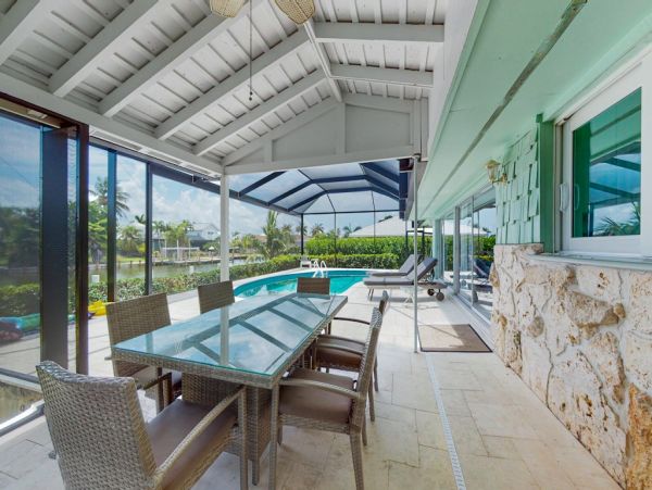 Canal Front 3 Bedroom Home Heated Pool & Dock  Marco Island