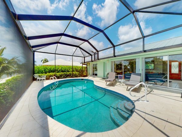Canal Front 3 Bedroom Home Heated Pool & Dock  Marco Island