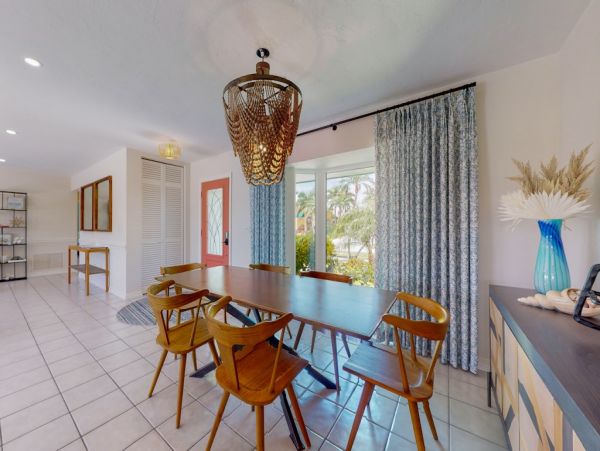 Canal Front 3 Bedroom Home Heated Pool & Dock  Marco Island