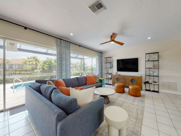 Canal Front 3 Bedroom Home Heated Pool & Dock  Marco Island