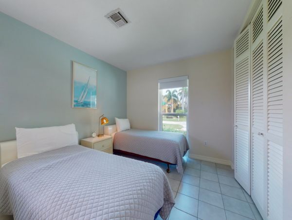 Canal Front 3 Bedroom Home Heated Pool & Dock  Marco Island