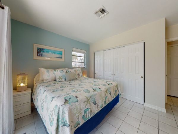Canal Front 3 Bedroom Home Heated Pool & Dock  Marco Island