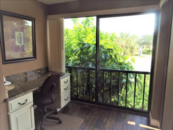 Longboat Key Vacation Condo Sleeps Six Guests